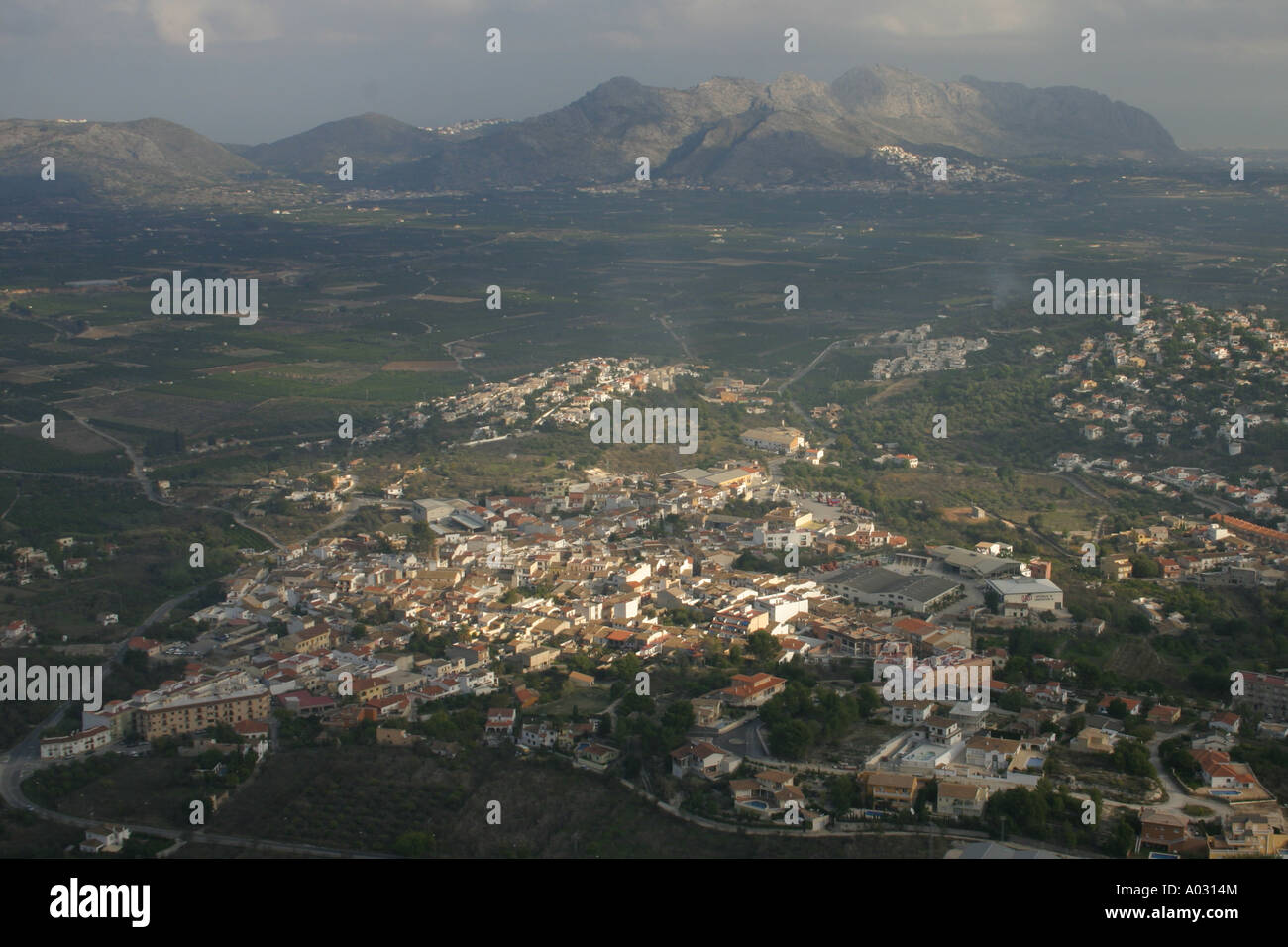 Orba dalla collina fort di Orba Castello sulla Costa Blanca, Spagna Foto Stock