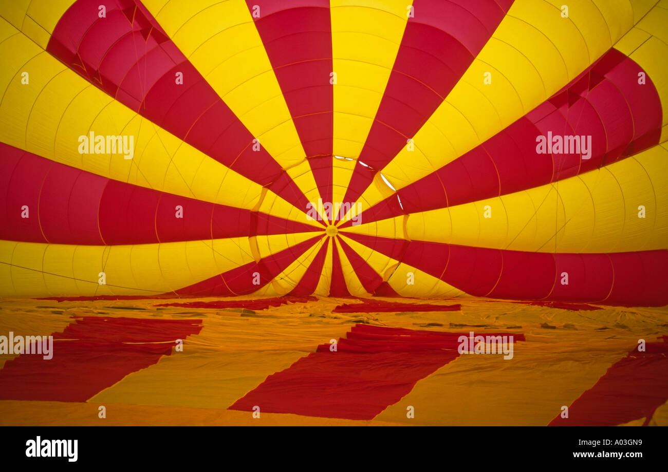 Interno del gonfiaggio di Mongolfiera in Regno Unito Foto Stock