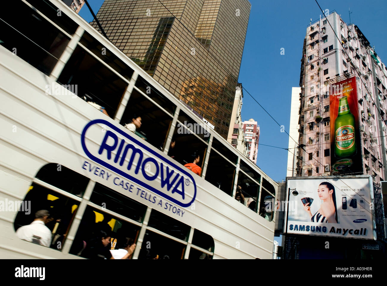 Il tram di pubblicità del marchio di lusso in Causeway Bay Hong Kong Foto Stock
