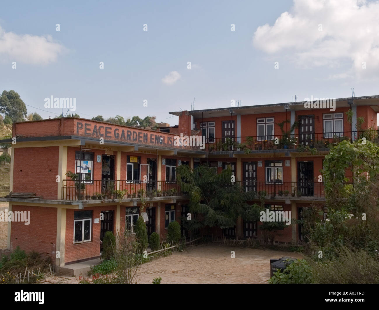 "Pace giardino inglese SCHOOL' nel villaggio Khokana valle di Kathmandu in Nepal Asia Foto Stock