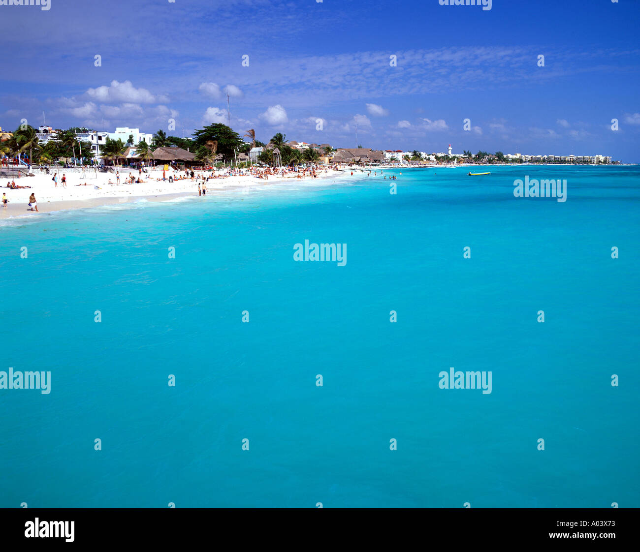 La spiaggia e il mare dei Caraibi a Playa del Carmen sulla penisola dello Yucatan in Messico. Foto Stock