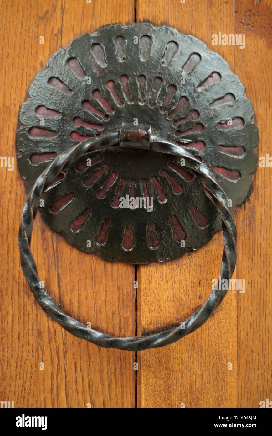 Maniglia della porta su una moschea Gate vicina fino Foto Stock