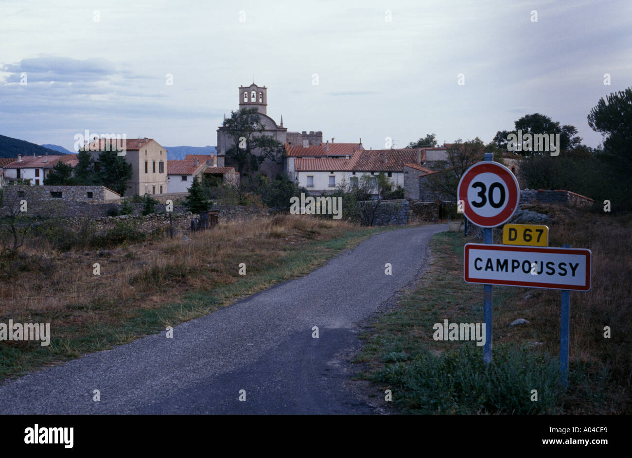 Una singola corsia stradale in Francia Foto Stock