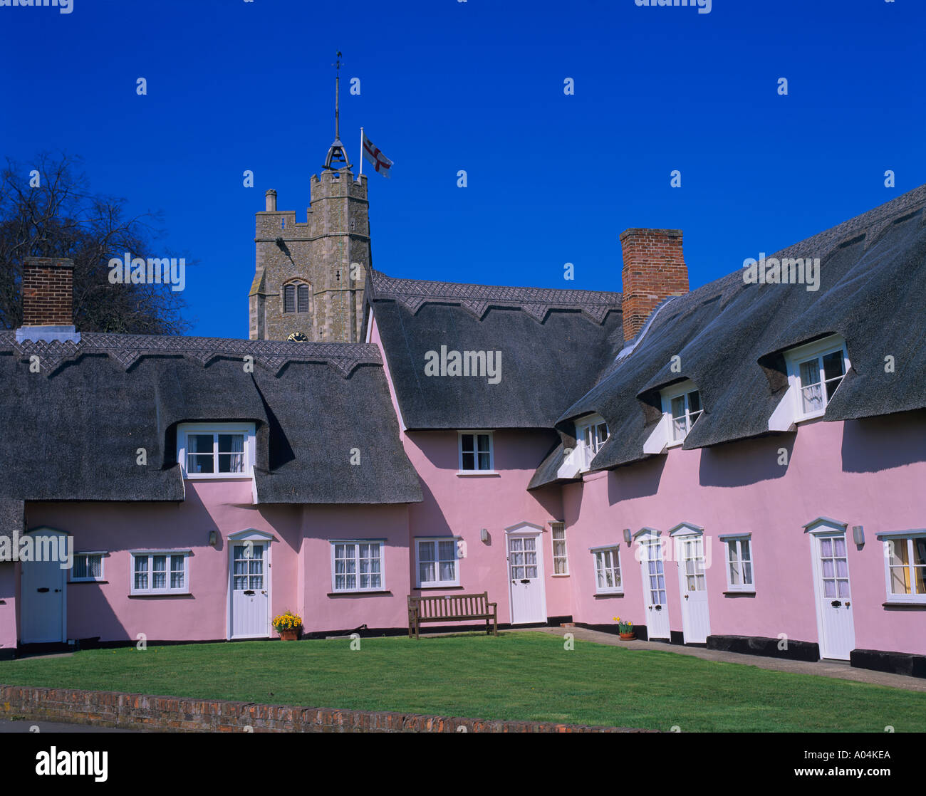 Cottage con il tetto di paglia nel villaggio di Cavendish Suffolk Foto Stock