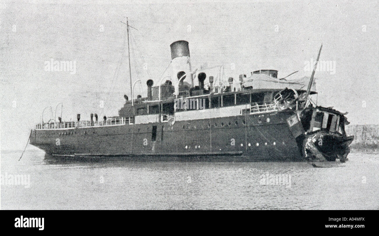 Traghetto francese Cross Channel Sussex dopo essere stato tortedato da un sottomarino tedesco durante La Prima guerra mondiale. Foto Stock