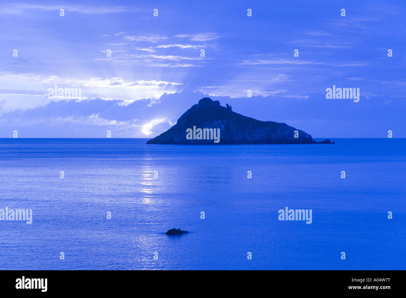 Sunrise over Thatcher Rock, Torquay, Inghilterra Foto Stock