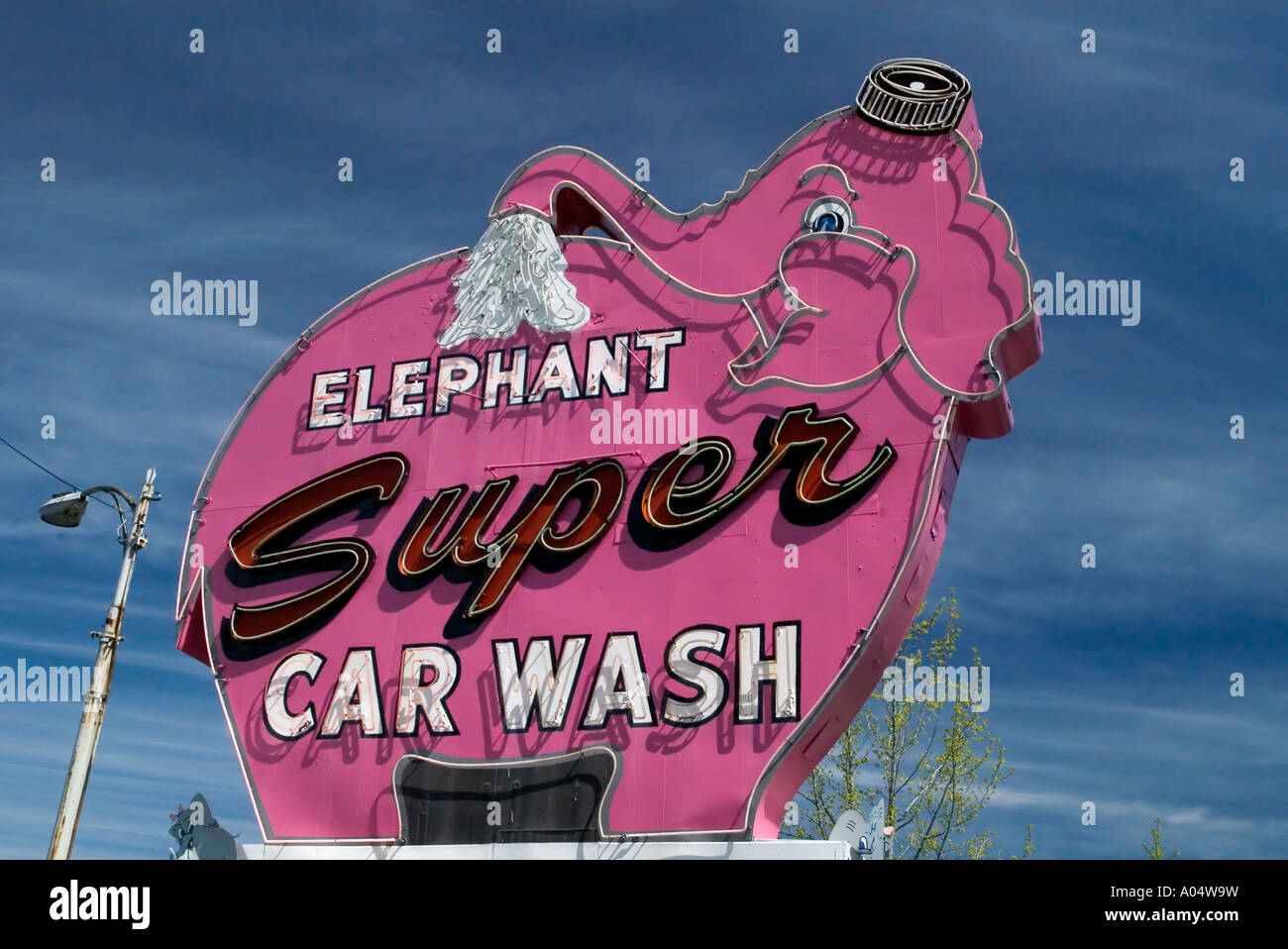 Stati Uniti d'America, Washington, Seattle, elefante Super Car Wash segno, Batteria San Foto Stock