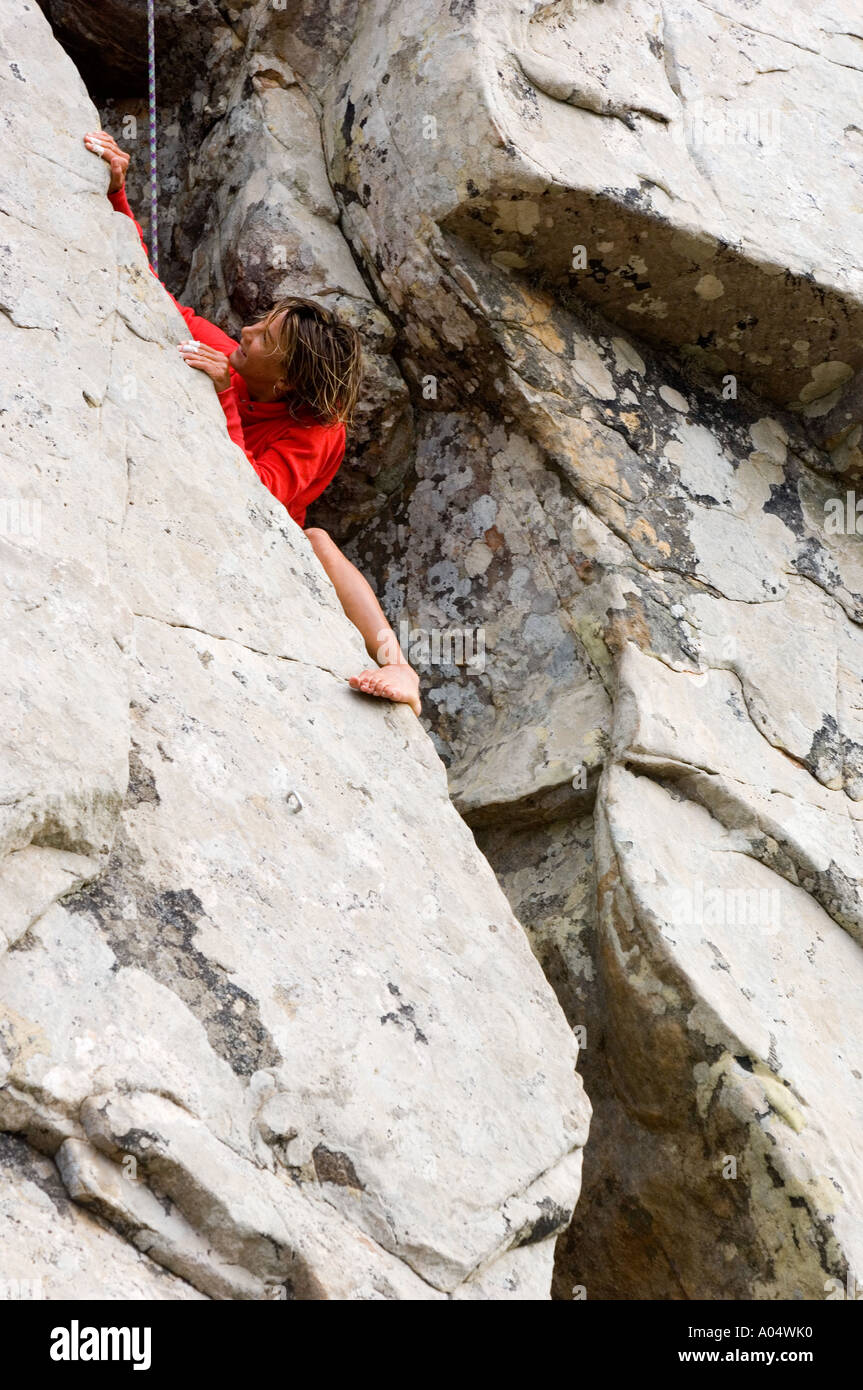 Un novizio Female Rock Alpinista - Betis National Park, Andalusia, Spagna Foto Stock