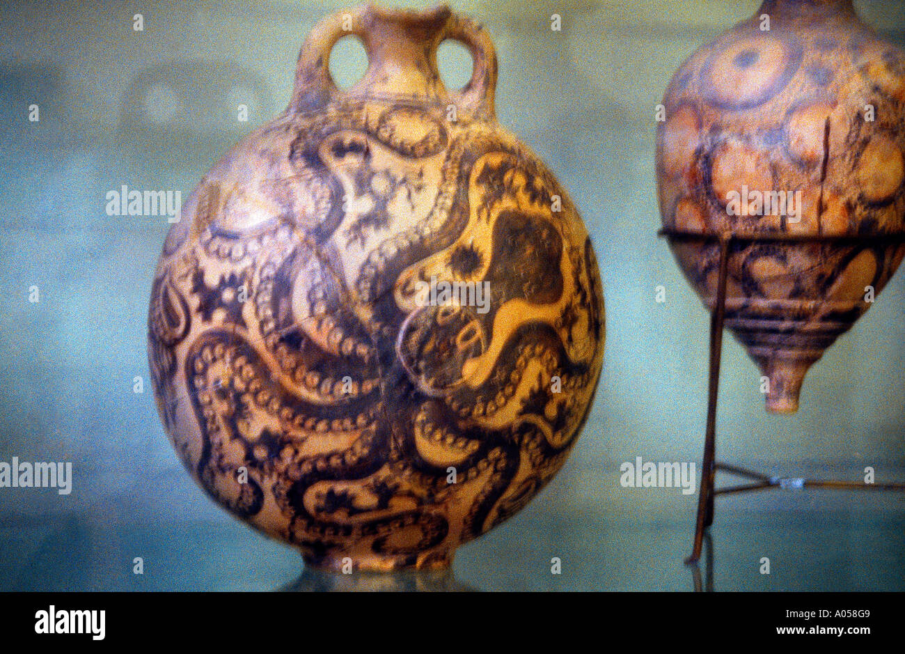 Creta Grecia Iraklion Museo giara di storage con octopus Foto Stock