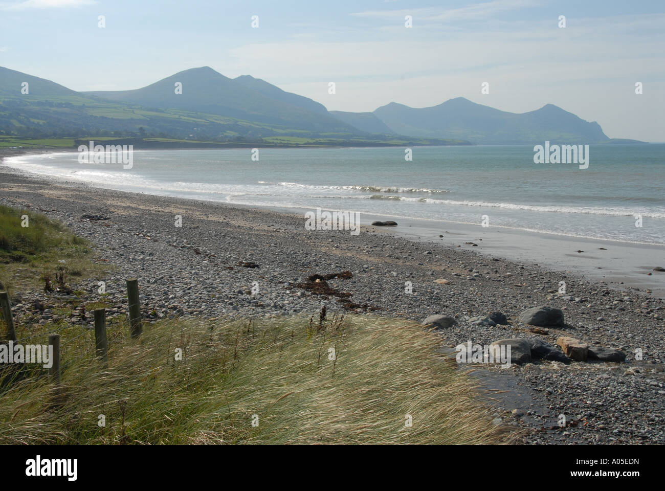 Spiaggia e montagna Aberdesach North West Wales Foto Stock