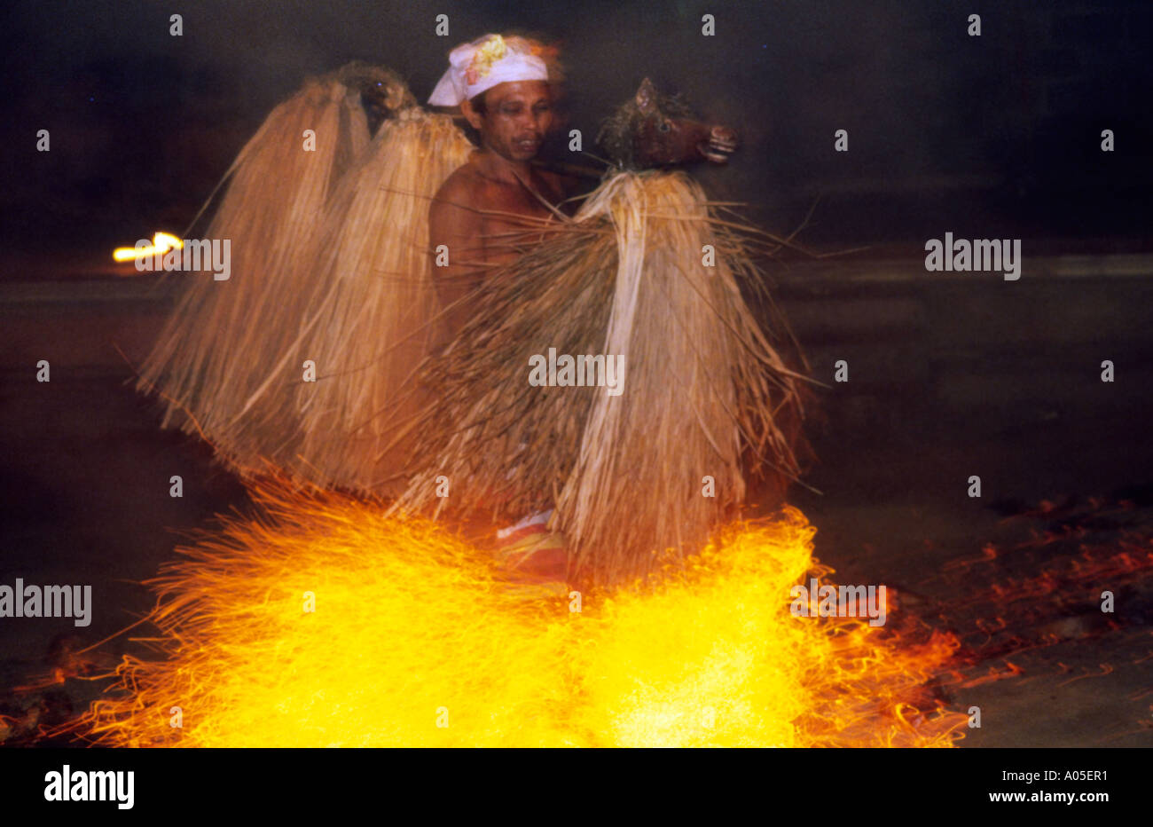 Indonesia Bali Ubud danza del fuoco Foto Stock
