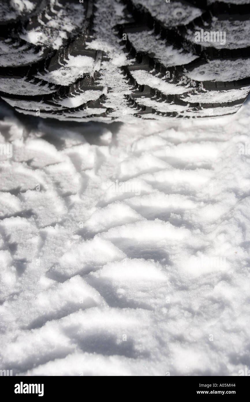 Close-up di un auto chiodati pneumatici invernali , realizzata da Nokian Renkaat , Finlandia Foto Stock