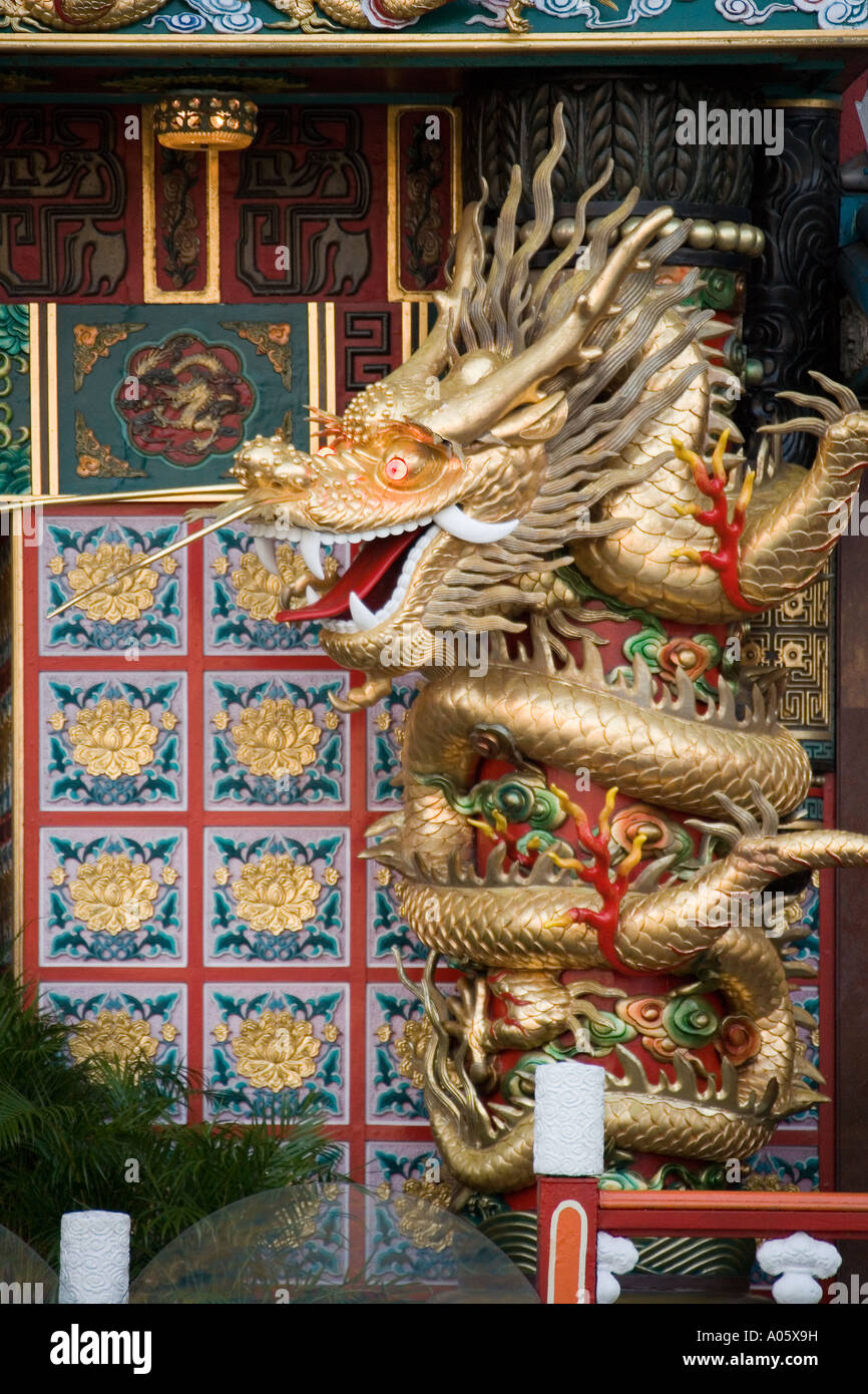 Dragon scultura a bordo del ristorante galleggiante Jumbo, ad Aberdeen Harbour sull isola di Hong Kong in Hong Kong Foto Stock