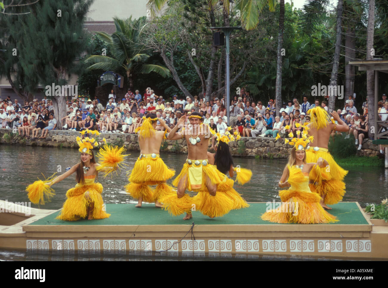 La danza presso il Centro Culturale Polinesiano Oahu Hawaii Stati Uniti d'America Foto Stock