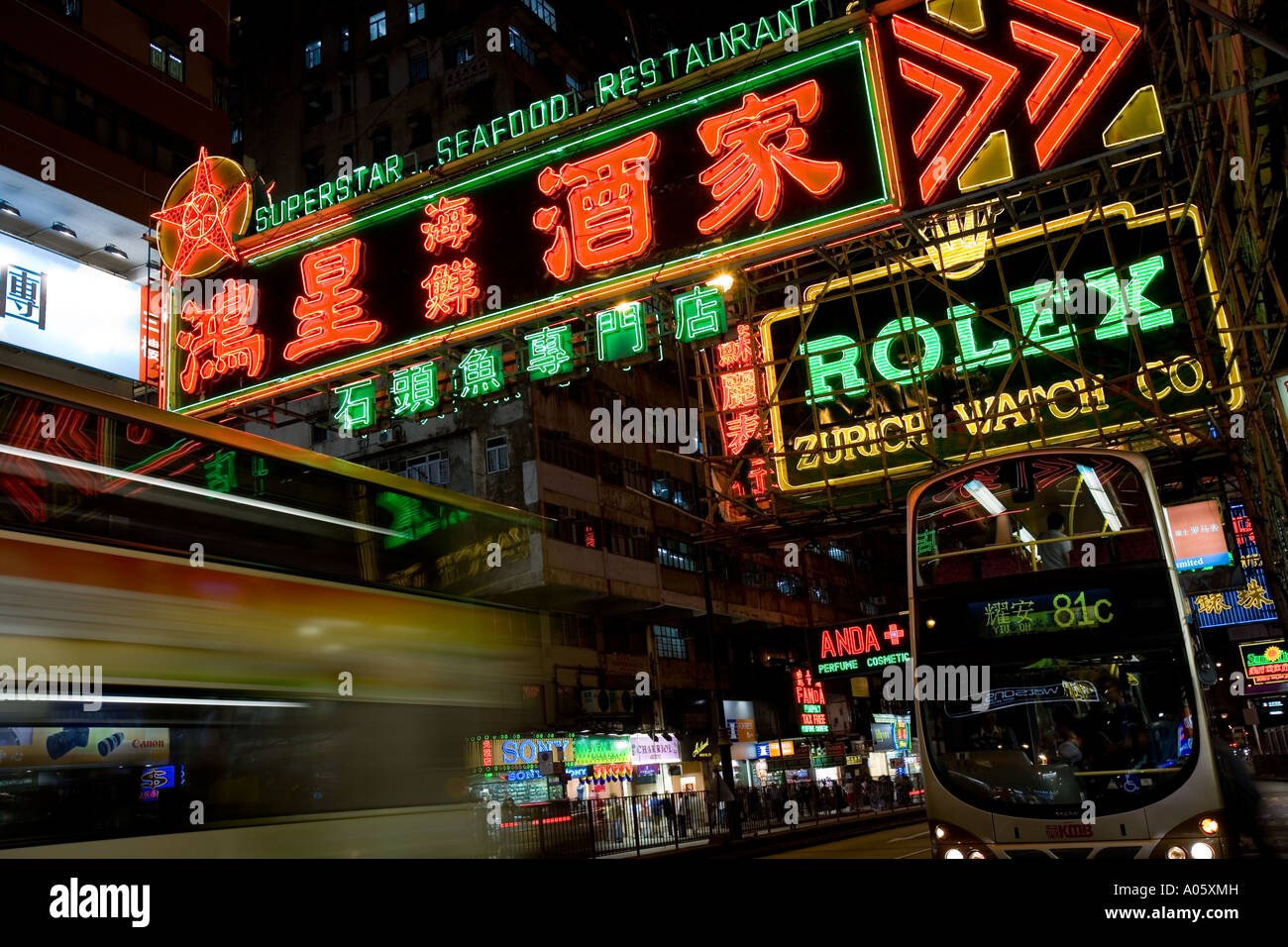 La vita notturna a Nathan Road area di Kowloon in Hong Kong Foto Stock