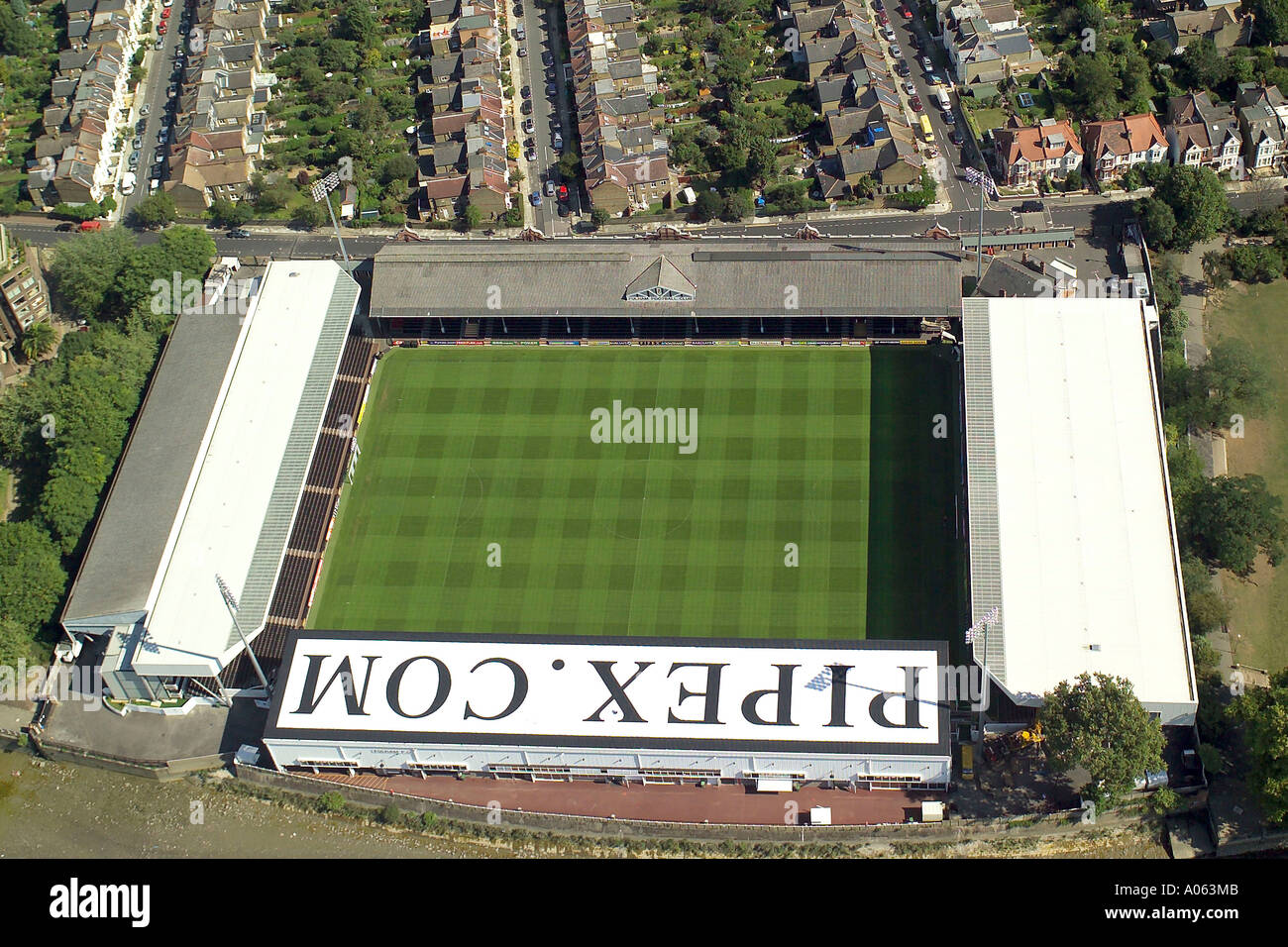 Vista aerea di Fulham Football Club che è anche noto come Craven Cottage ed è casa di Cottagers noto anche come i bianchi Foto Stock