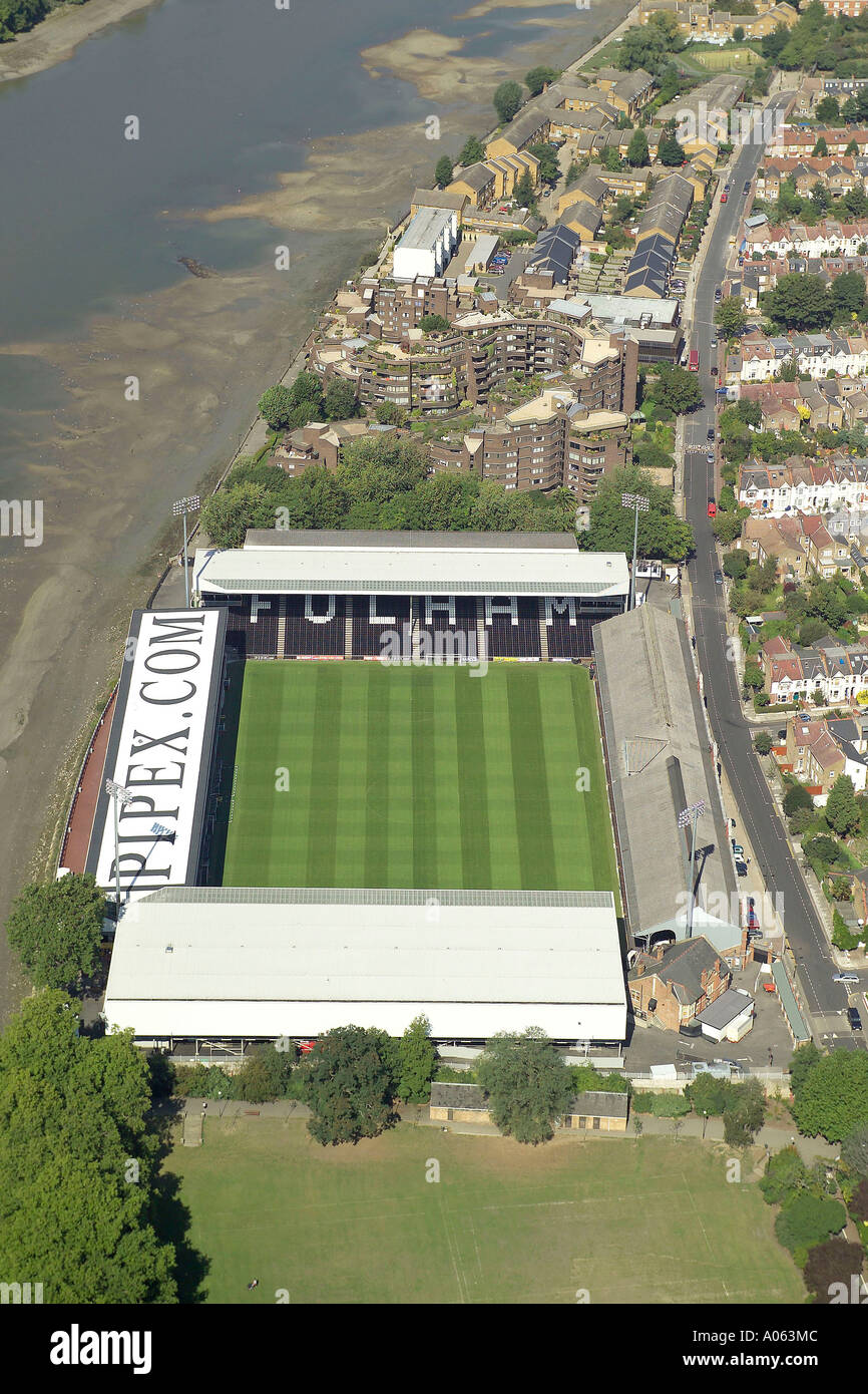 Vista aerea di Fulham Football Club che è anche noto come Craven Cottage ed è casa di Cottagers noto anche come i bianchi Foto Stock