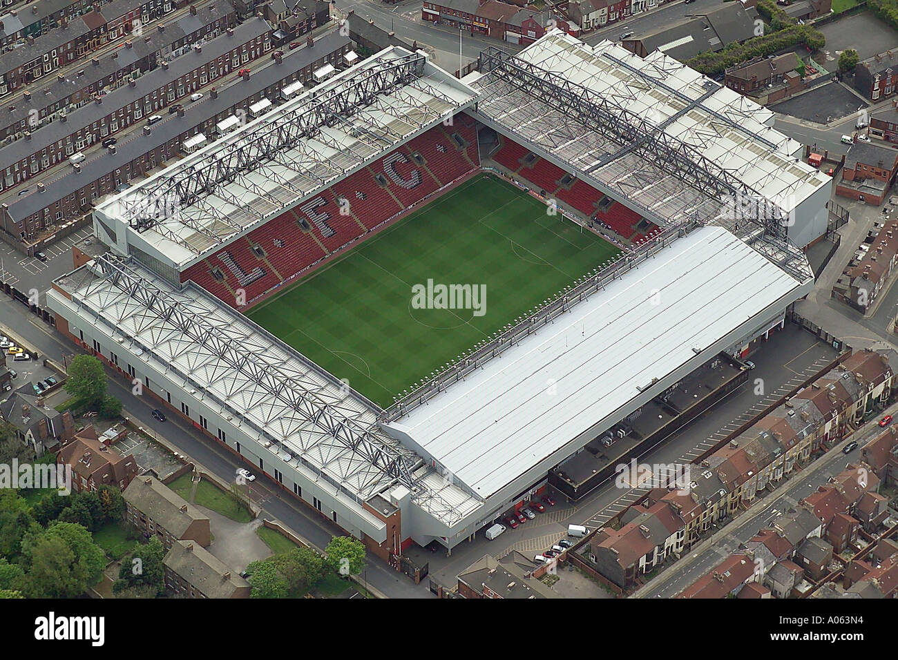 Vista aerea del Liverpool Football Club che giocare ad Anfield Stadium di Liverpool e sono noti come i rossi Foto Stock