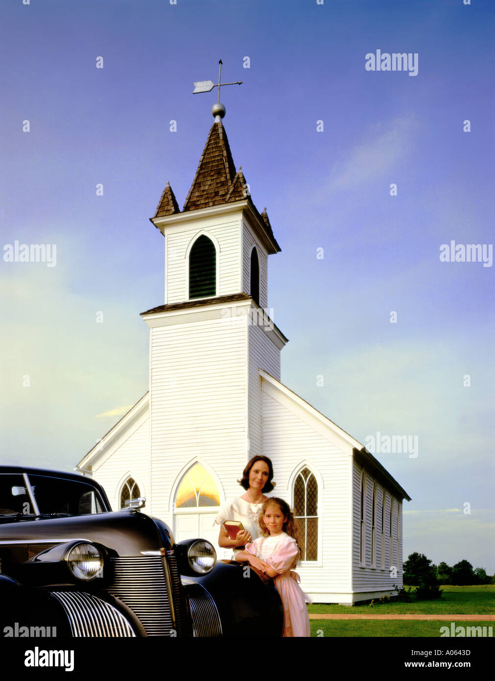 La Cadillac e chiesa di campagna Foto Stock
