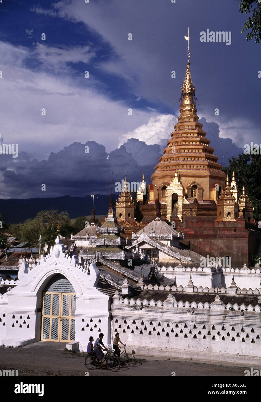 Pagoda Yatamamanaung Nyaungshwe Lago Inle Birmania Foto Stock