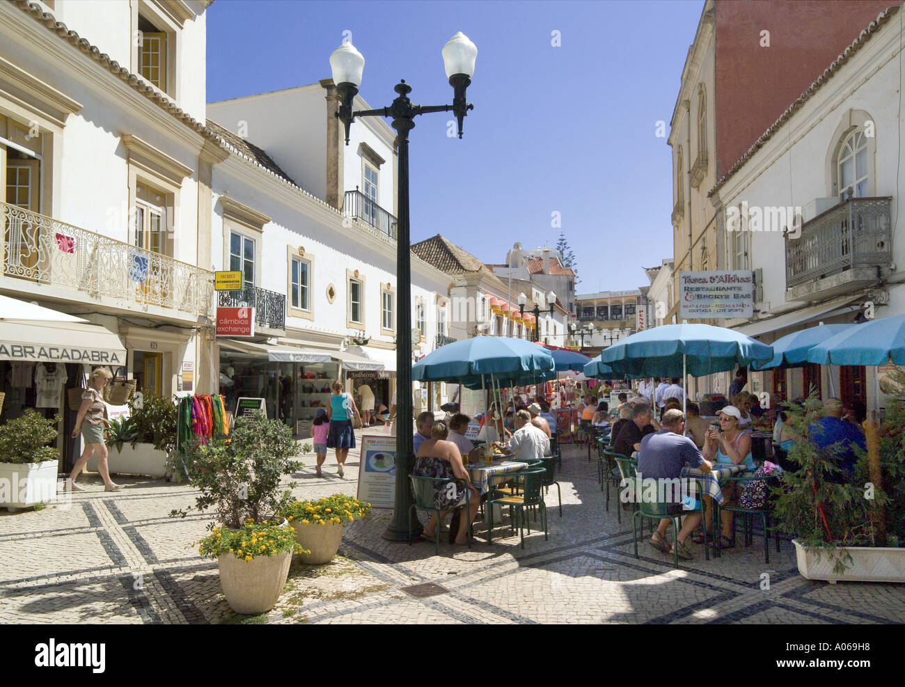 Albufeira Street Cafe Foto Stock