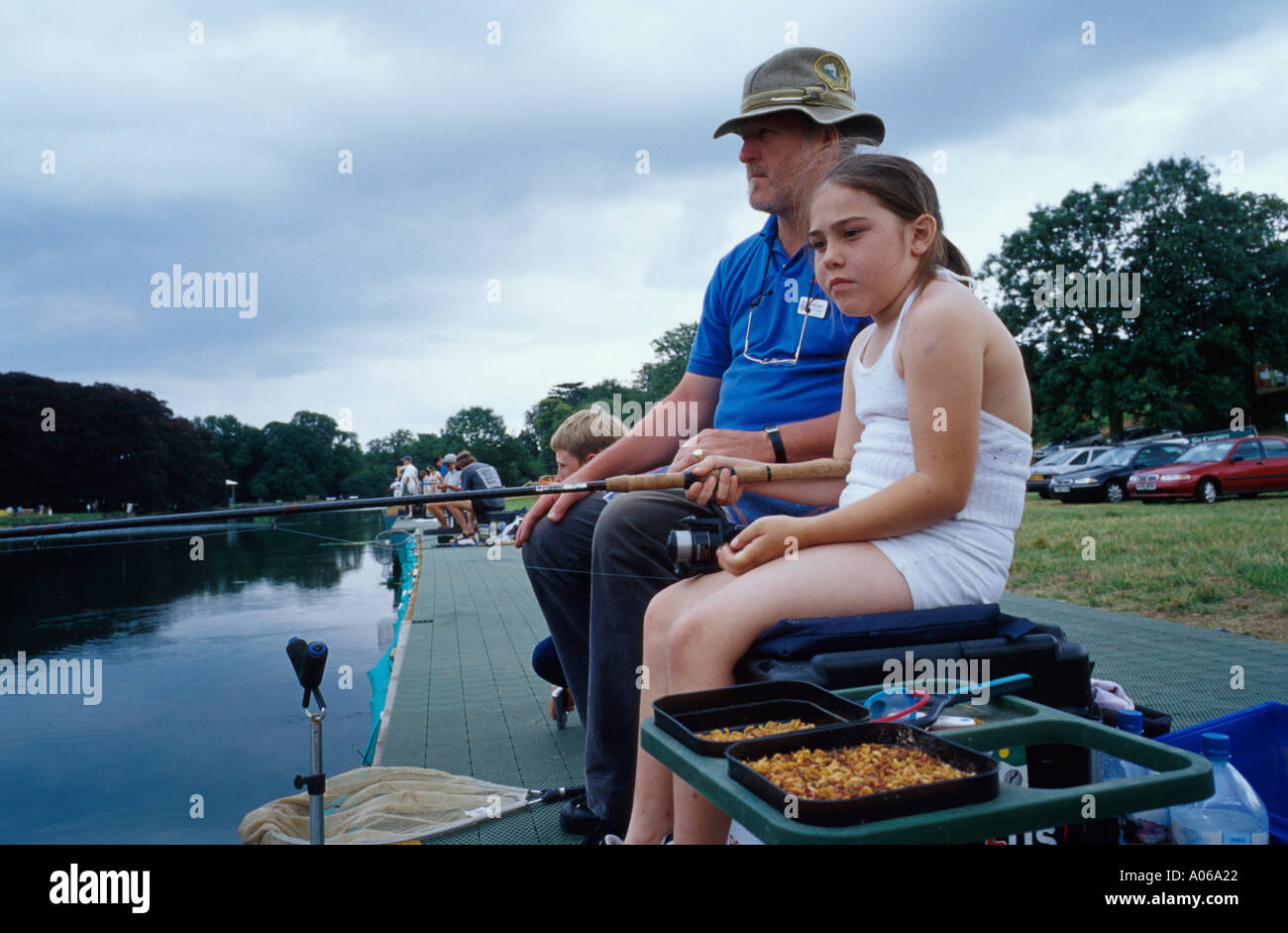 Introduzione al supporto di pesca con pesca 'professional' Chris Ward 2000 Gamefair - Blenheim Palace Oxfordshire Foto Stock