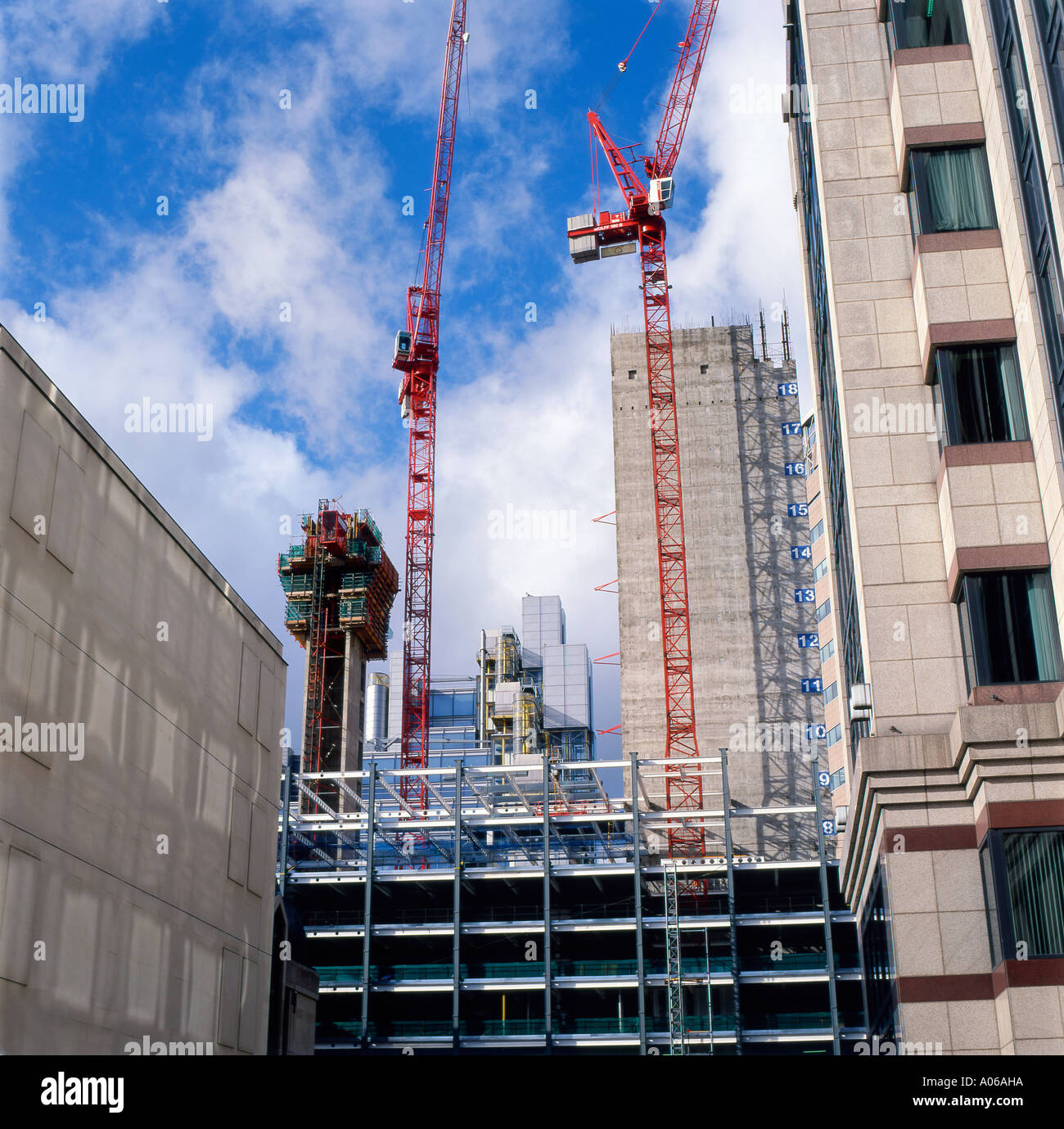 Costruzione di ufficio vicino a 25 London Wall e Wood Street Londra Inghilterra REGNO UNITO Foto Stock