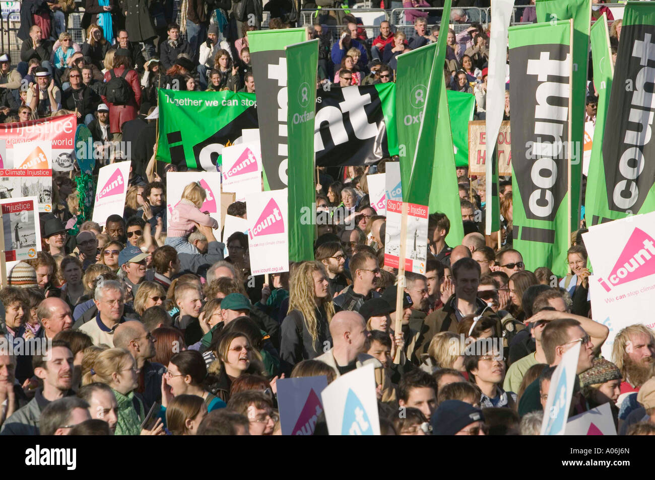 La folla presso il conteggio, il cambiamento climatico nel rally di Trafalgar Square, London, Regno Unito Foto Stock