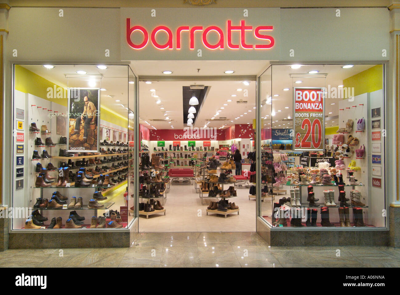 Barratts shop store Trafford Centre Regno Unito Regno Unito Inghilterra Europa GB Gran Bretagna UE Unione Europea Foto Stock