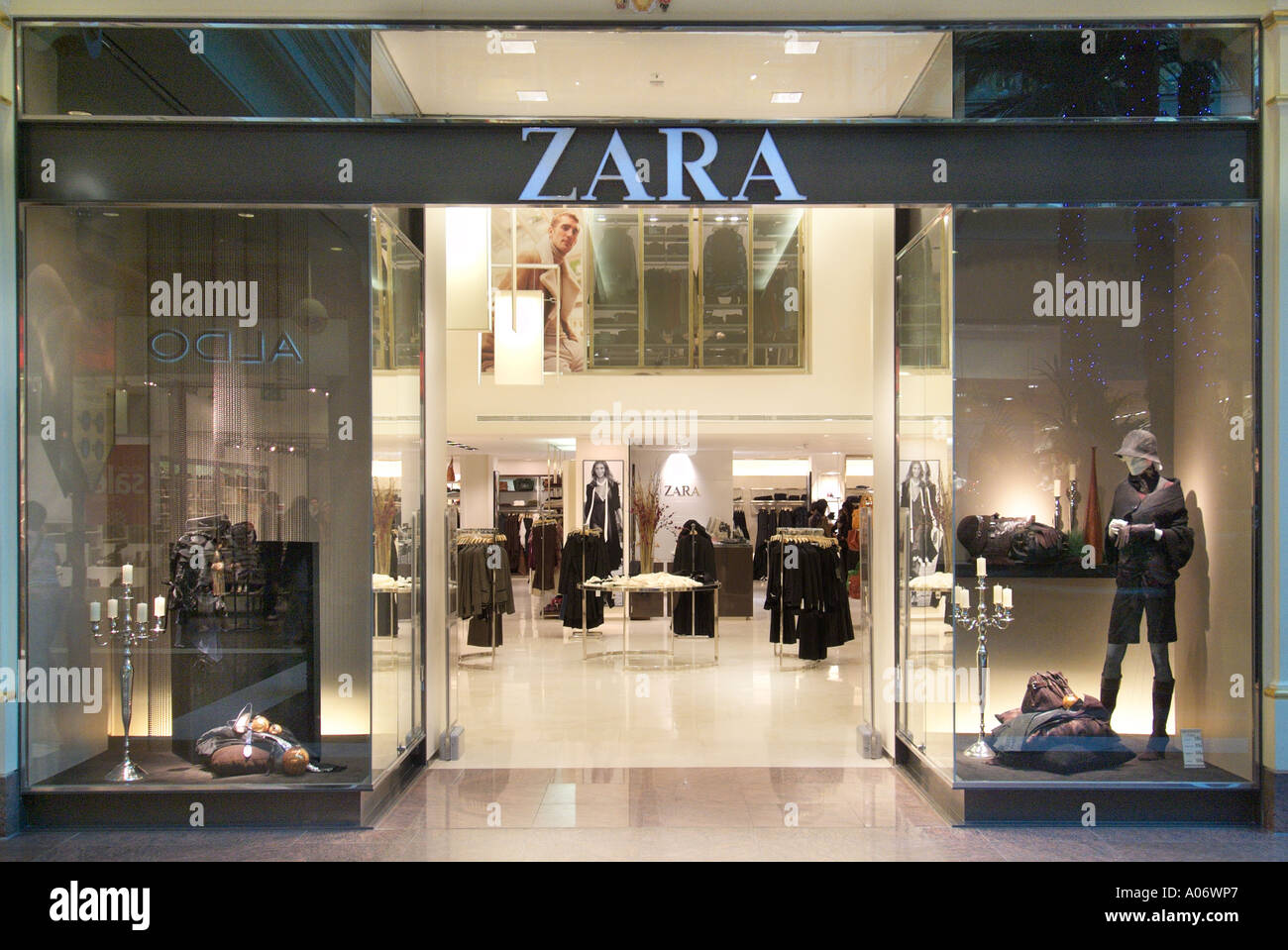 Zara shop store Trafford Centre Regno Unito Regno Unito Inghilterra Europa  GB Gran Bretagna UE Unione Europea Foto stock - Alamy