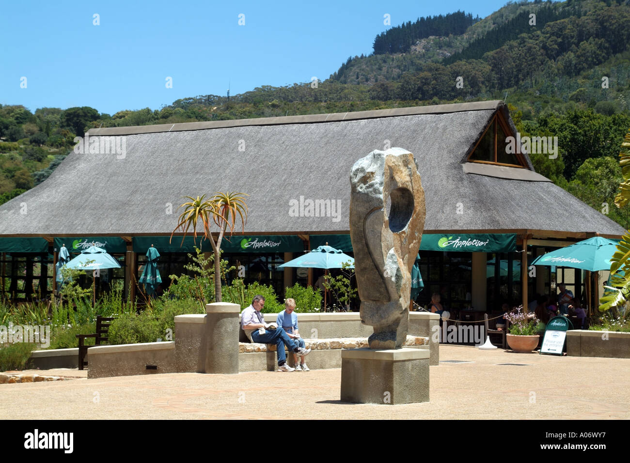 Giardini Botanici di Kirstenbosch sotto la Montagna della Tavola Città del Capo Sud Africa RSA visitatori shopping Foto Stock