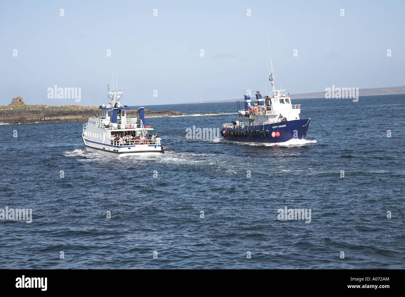 Isole Aran traghetti offshore a Doolin, County Clare, Irlanda Foto Stock