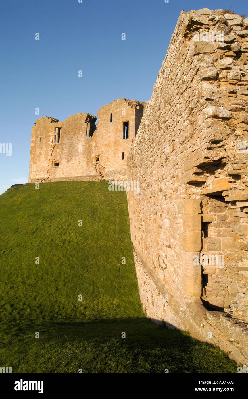 Duffus Castle stone - mantenere con parete di tamponamento Elgin Morayshire. XPL 4248-401 Foto Stock