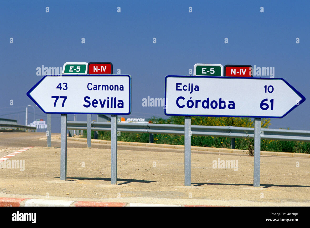 Autostrada Direzione indicazioni lungo la N-IV in Spagna. Foto Stock