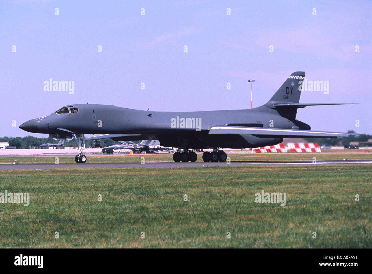 Boeing B-1B Lancer azionato dalla US Air Force rullaggio dopo la visualizzazione a Fairford RIAT Foto Stock