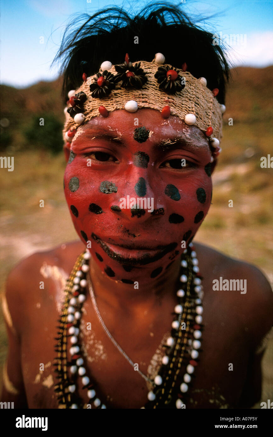 Maxacali indigeni body painting Minas Gerais membro Brasile Foto Stock