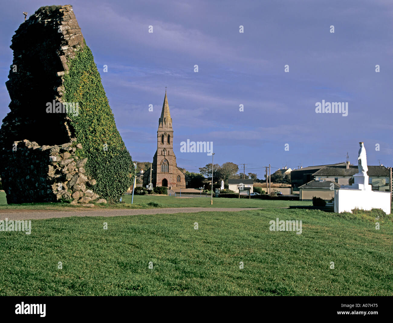 La madonna di isola co wexford REPUBBLICA DI IRLANDA EUROPA Ottobre sito di un antico monastero dedicato alla Beata Vergine Foto Stock
