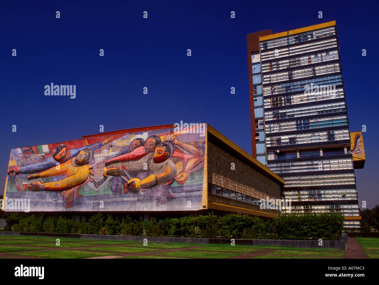 Mosaico murale, mosaici, murale, David Alfaro Siqueiros, amministrazione centrale edificio, città universitaria, UNAM, Città del Messico, Messico Foto Stock