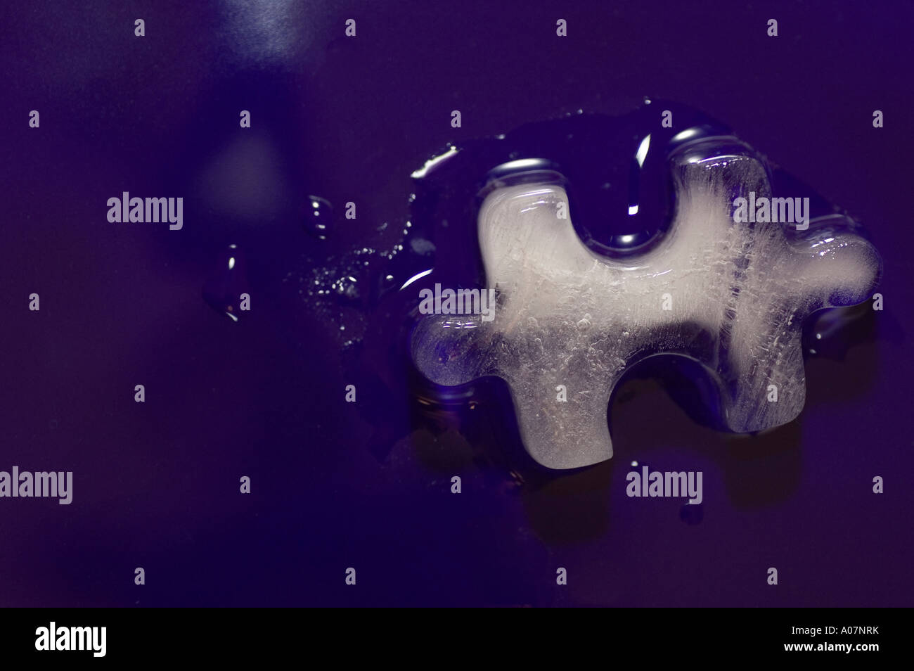 Il puzzle a forma di cubo di ghiaccio Foto Stock