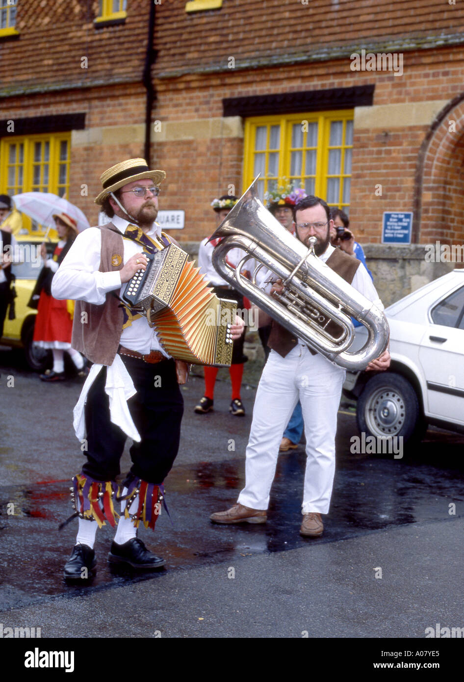 Morris uomini giocatori Inghilterra rurale Foto Stock