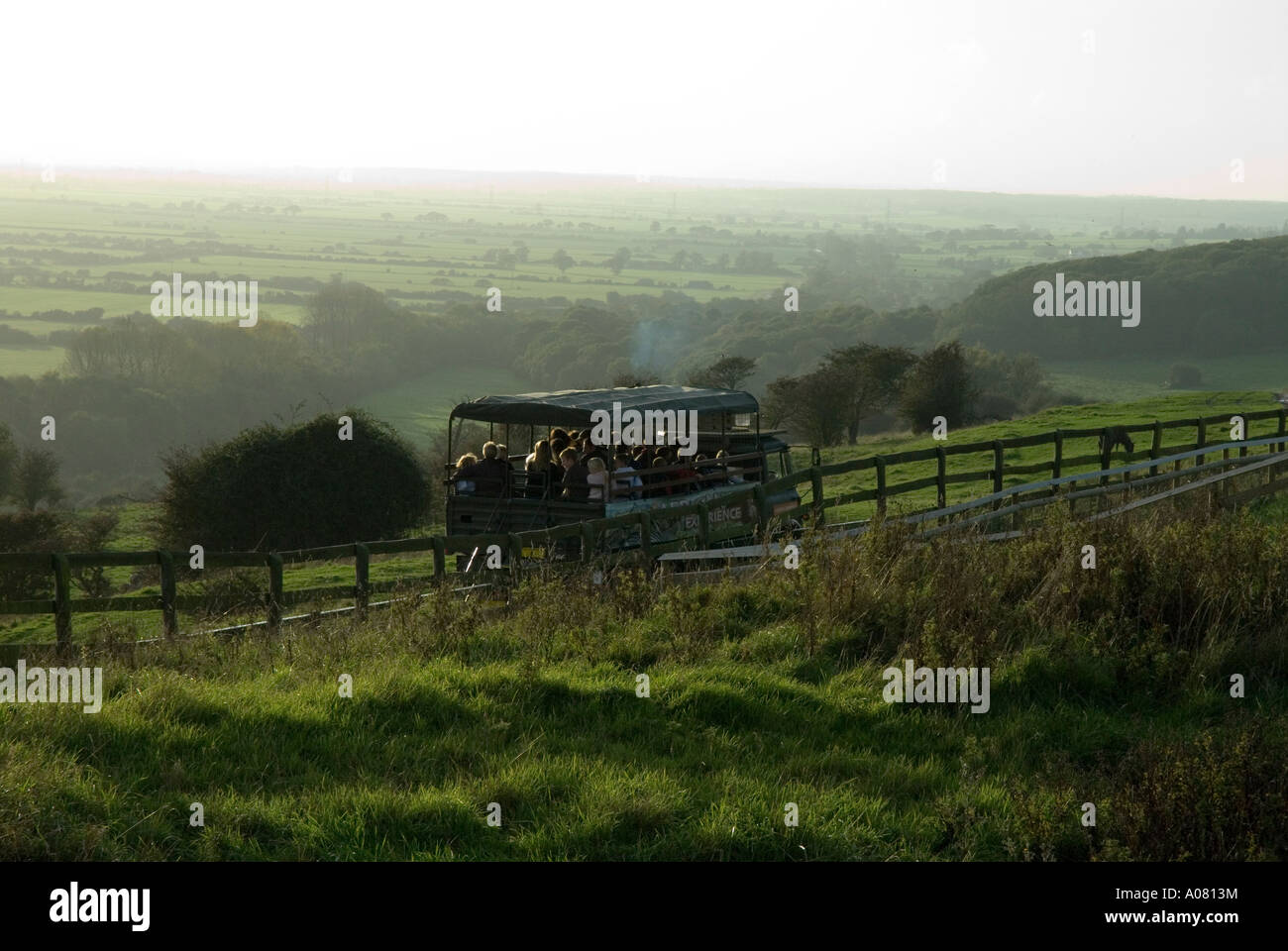 L'esperienza africana safari carrello a Port Lympne Wild Animal Park Hythe Kent England Regno Unito Regno Unito Foto Stock