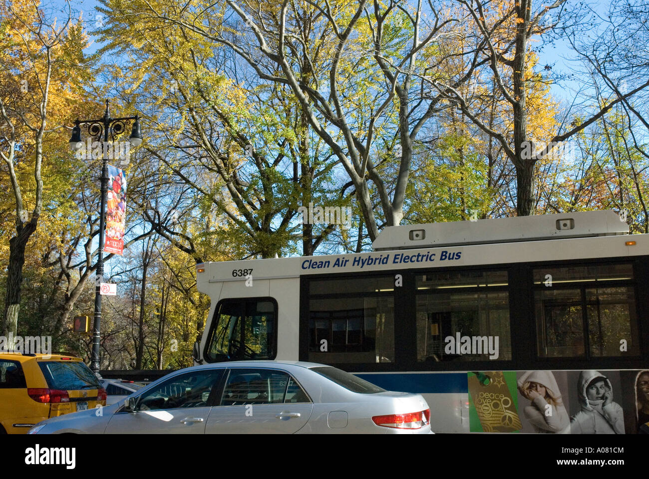 Aria pulita autobus ibridi a trazione elettrica di New York Transit Authority di New York NY USA America Foto Stock