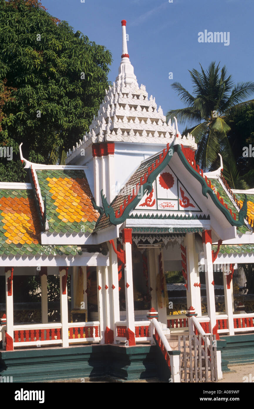 Colorato tempio Tong Sala comune Ko Phangan Thailandia Foto Stock