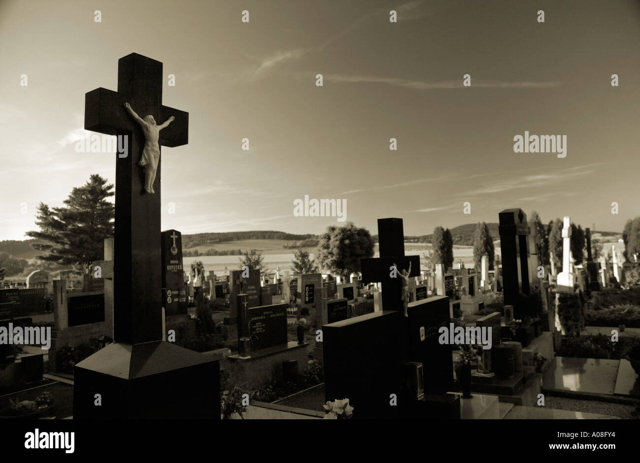 Cimitero in una zona rurale smalltown in Moravia Repubblica Ceca Foto Stock