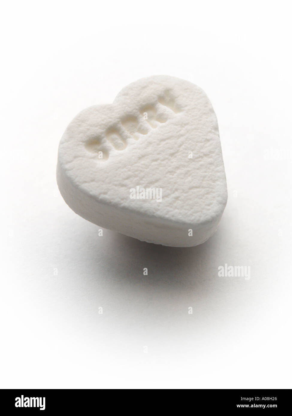 White candy cuore con spiacenti messaggio su sfondo bianco con ombra Foto Stock