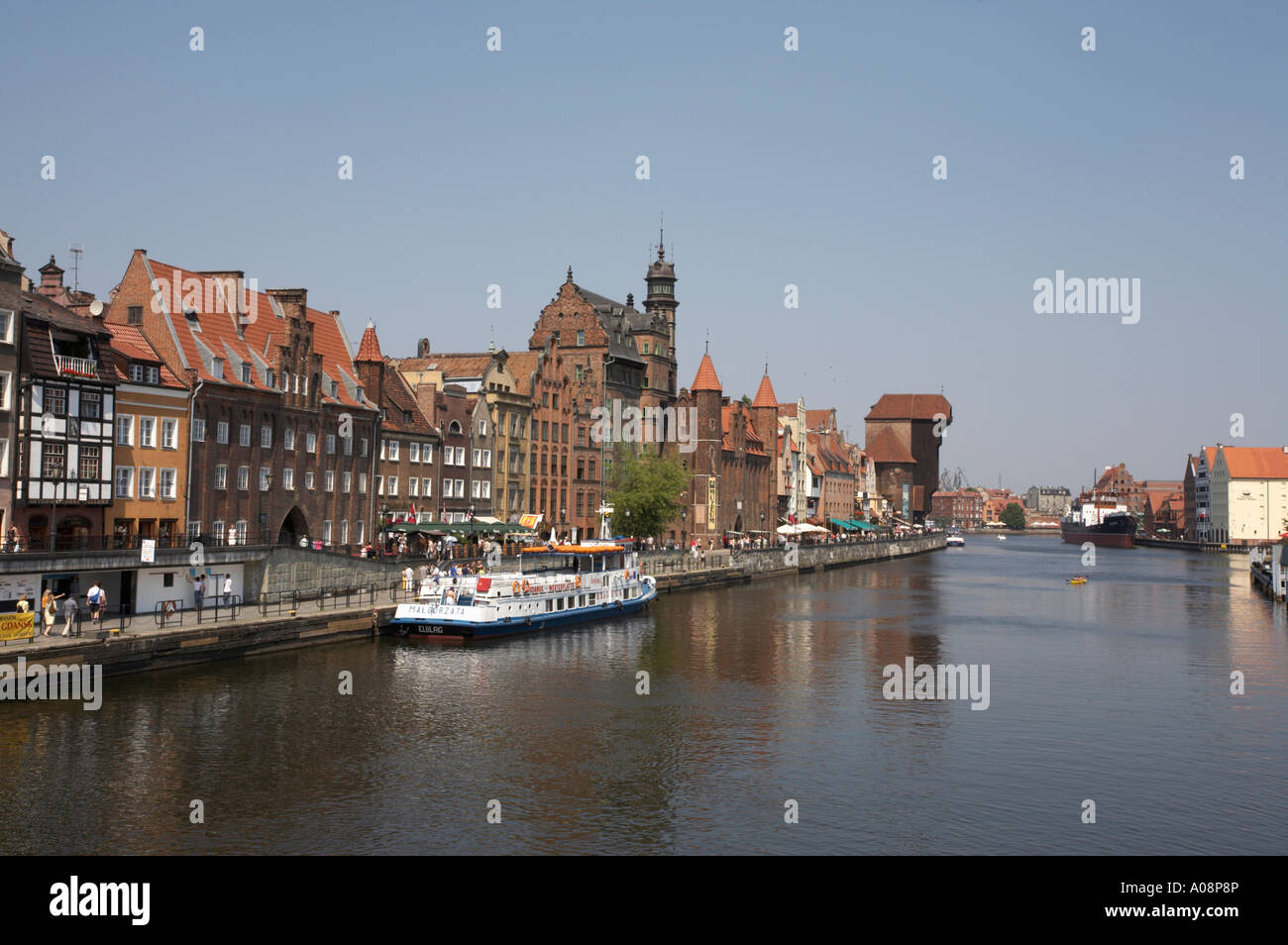 Fiume Motlawa Danzica Polonia cercando da Stara Molawa verso il Burger s Case Città Vecchia e la gru medievale Foto Stock