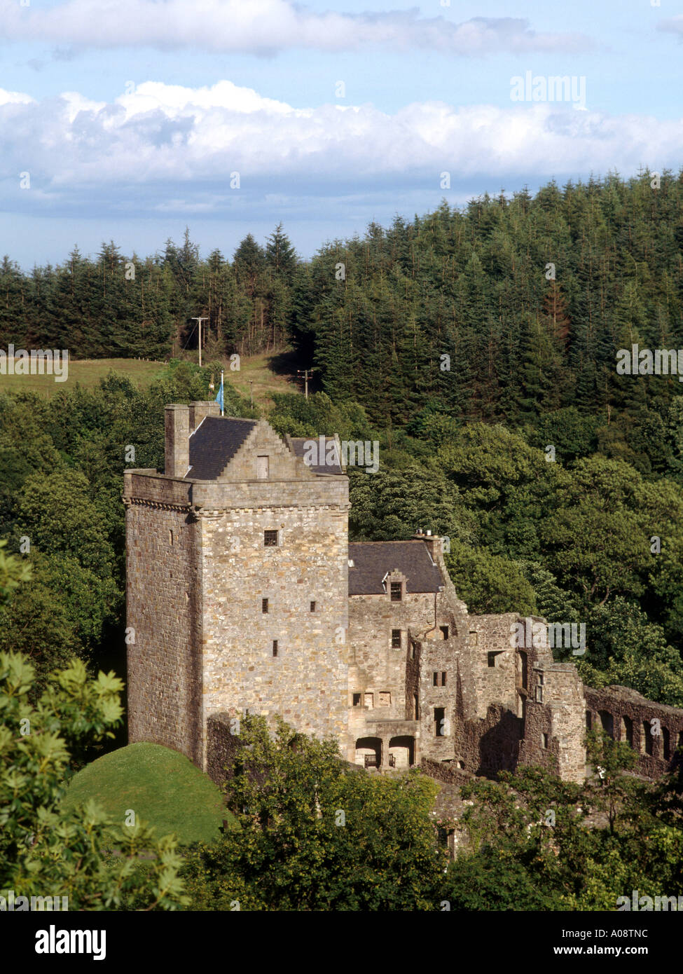 dh Castle Campbell DOLLAR GLEN CLACKMANNAN Scottish Castle Gloom Among Alberi Dollar Glen clackmannanshire scotland castelli Foto Stock