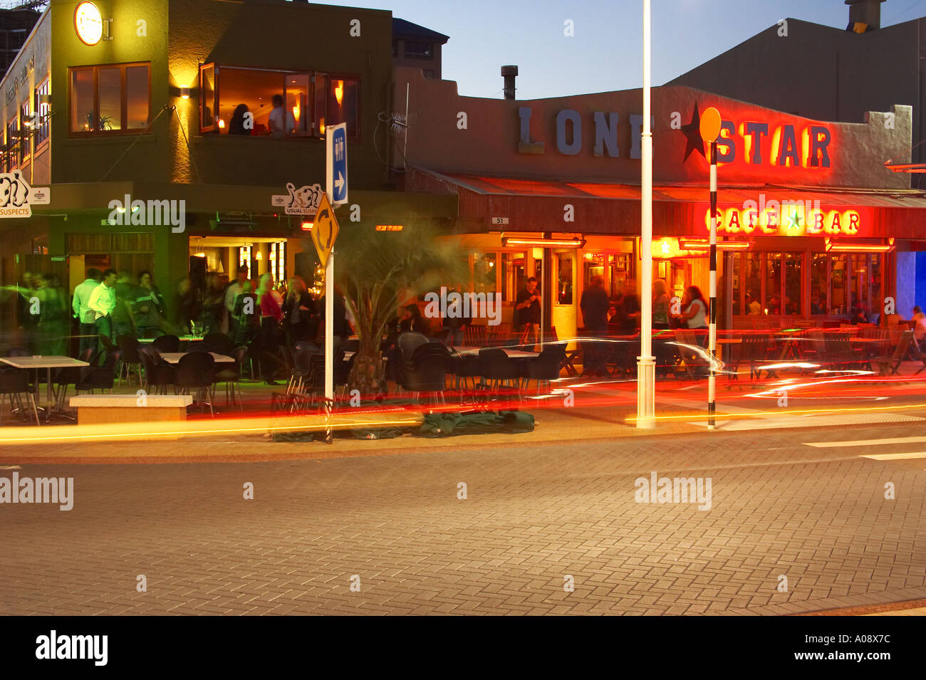 Soliti sospetti e Lone Star Bar The Strand Tauranga Nuova Zelanda Foto Stock