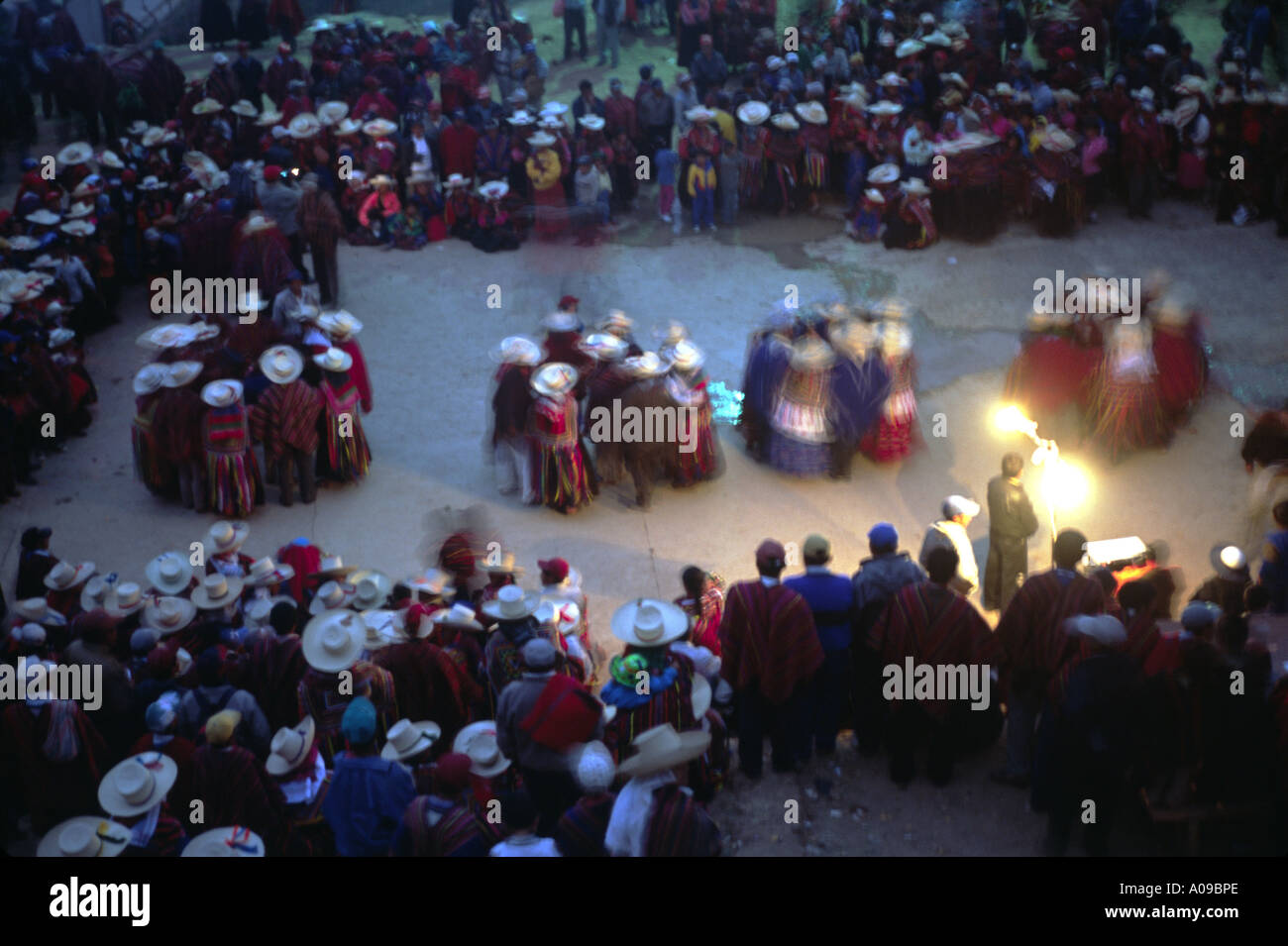 Guardare la gente ballare festoso alla Virgen de las Mercedes Festival Foto Stock