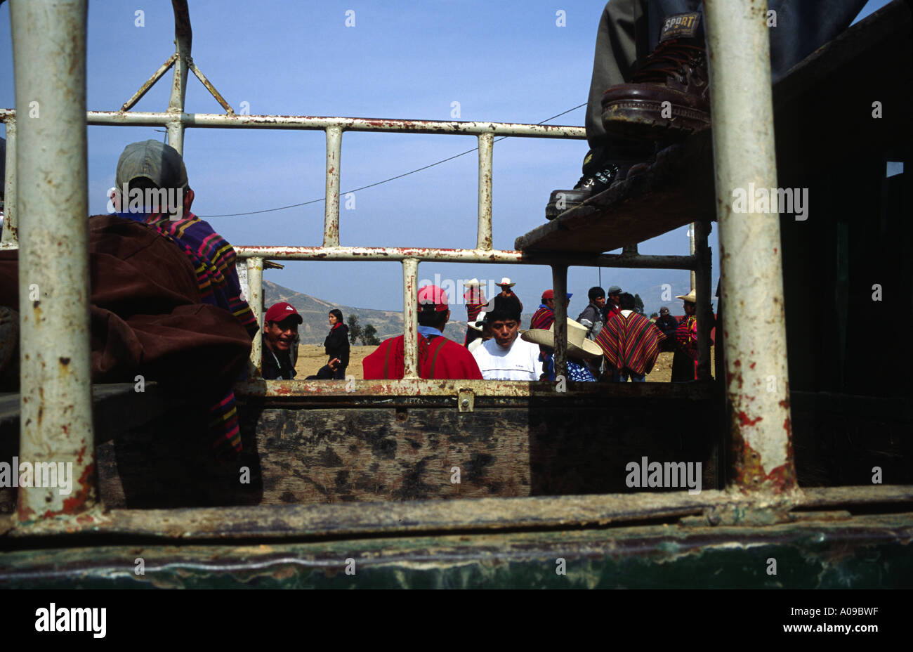 Passare il tempo su un vuoto carrello di carico. Altipiani, Perù Foto Stock
